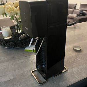 Soda Stream! Comes with 3 units of carbonation as well